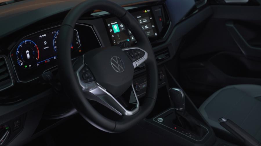 Торпедо Volkswagen Nivus Highline 200 TSI Launching Edition 2020 года  (LA) (фото 31 из 40)